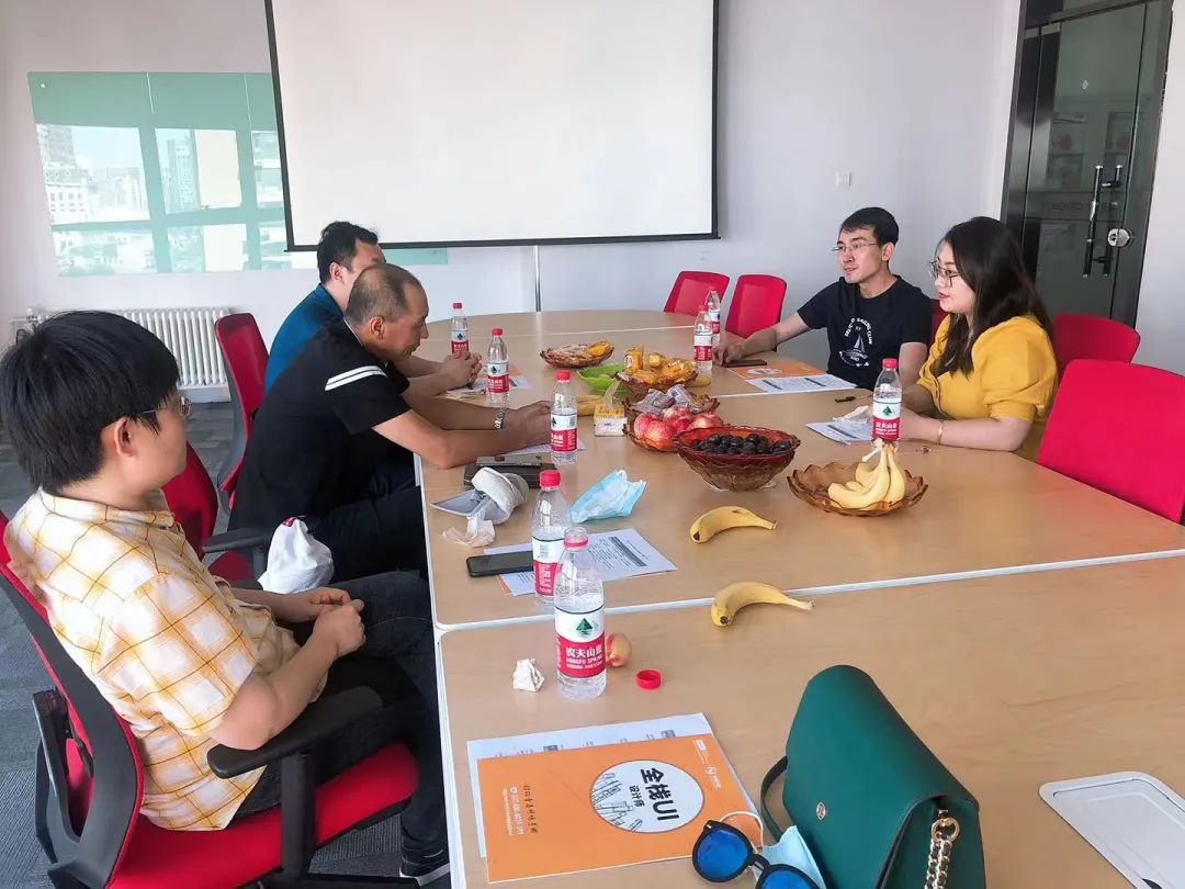 雙方針對(duì)如何共育新興科技人才進(jìn)行商討